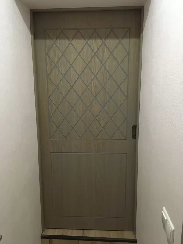 MDF iekšdurvis ar frēzējumu